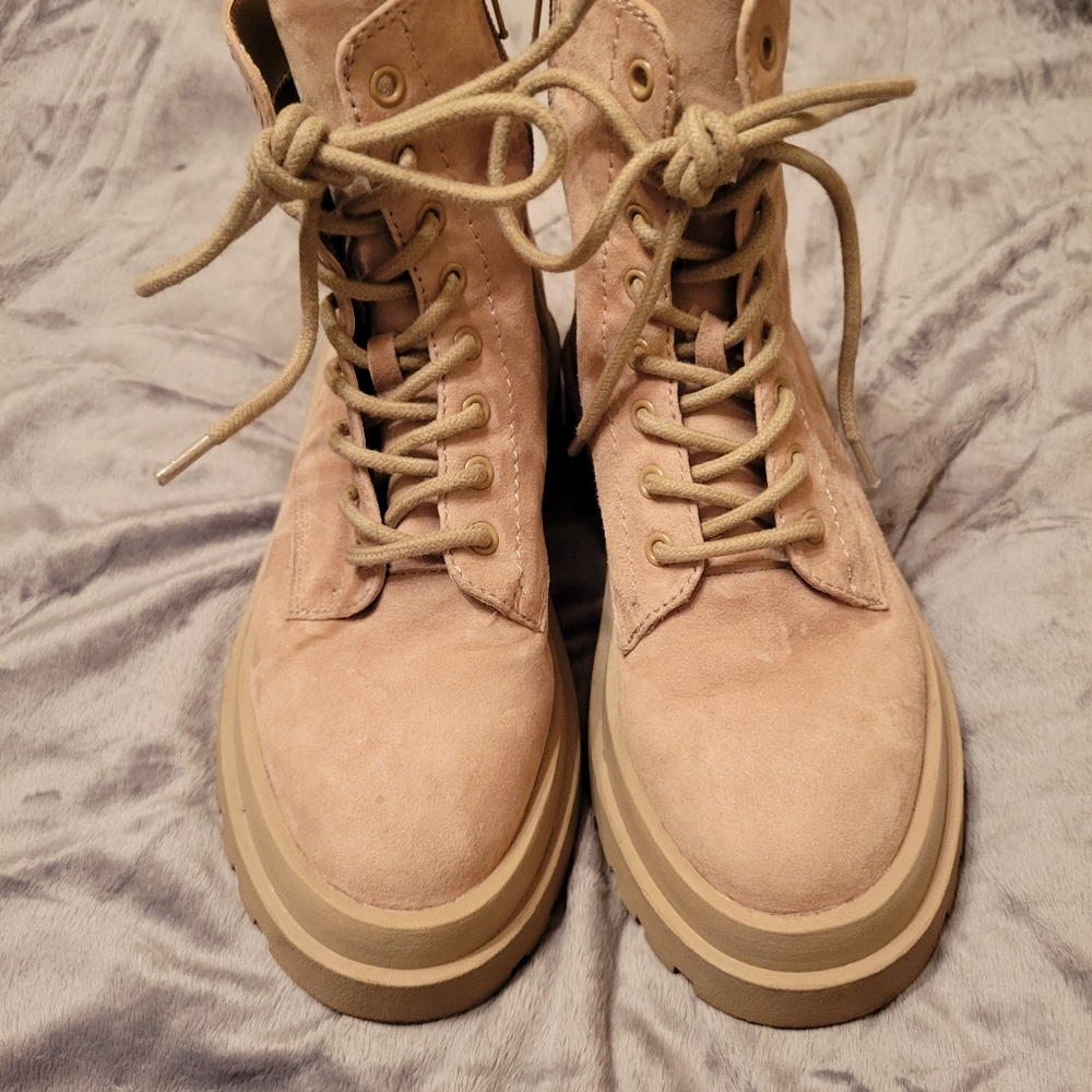 Steve Madden Malvina Taupe Suede Booties, size 7, runs small